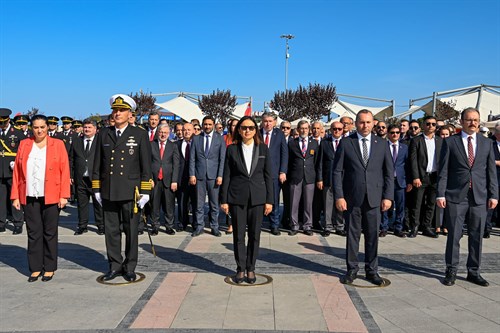 Cumhuriyetin 100. Yılı Anısına Çelenk Bırakma Töreni Gerçekleştirildi